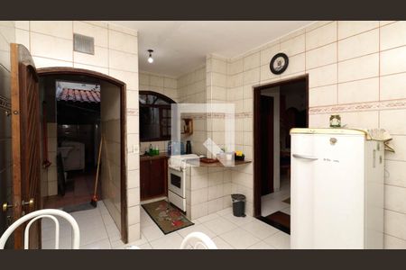 Casa à venda com 140m², 2 quartos e 2 vagas Casa à venda com 140m², 2 quartos e 2 vagasCozinha