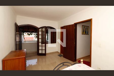 Casa à venda com 140m², 2 quartos e 2 vagas Casa à venda com 140m², 2 quartos e 2 vagasSuíte