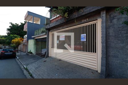 Casa à venda com 140m², 2 quartos e 2 vagas Casa à venda com 140m², 2 quartos e 2 vagasFachada e plaquinha