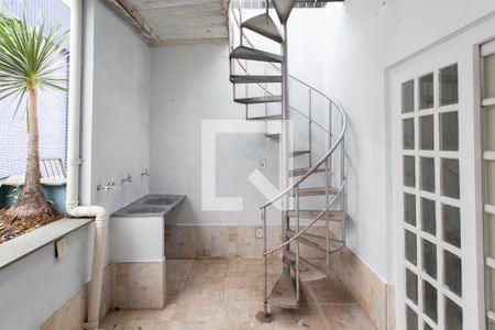 Apartamento para alugar com 207m², 3 quartos e 1 vagaÁrea de Serviço