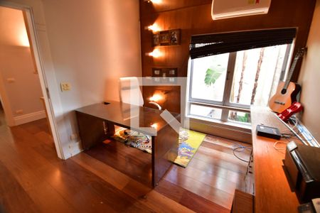 Casa de condomínio à venda com 700m², 5 quartos e 2 vagasSala / Escritório