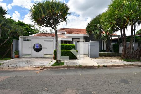 Casa de condomínio à venda com 700m², 5 quartos e 2 vagasFachada