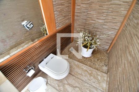 Casa de condomínio à venda com 700m², 5 quartos e 2 vagasLavabo