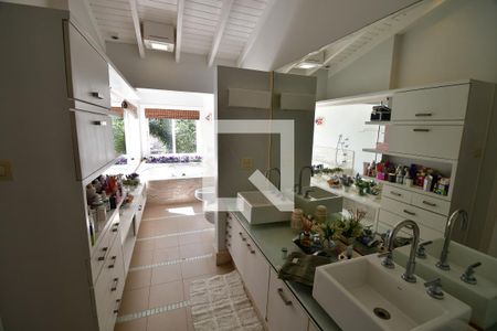 Casa de condomínio à venda com 700m², 5 quartos e 2 vagasBanheiro 1