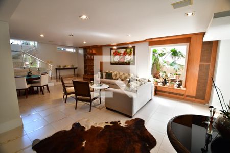 Casa de condomínio à venda com 700m², 5 quartos e 2 vagasSala 1