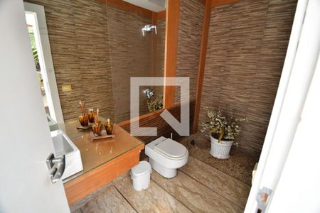 Casa de condomínio à venda com 700m², 5 quartos e 2 vagasLavabo