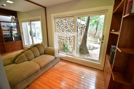 Casa de condomínio à venda com 700m², 5 quartos e 2 vagasSala