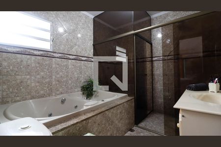 Casa à venda com 393m², 4 quartos e 5 vagasBanheiro da Suíte 1