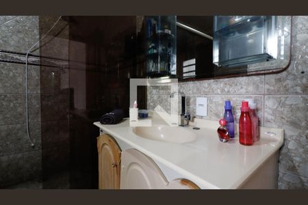 Casa à venda com 393m², 4 quartos e 5 vagasBanheiro da Suíte 1