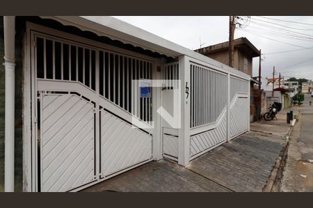 Casa à venda com 393m², 4 quartos e 5 vagasFachada e plaquinha