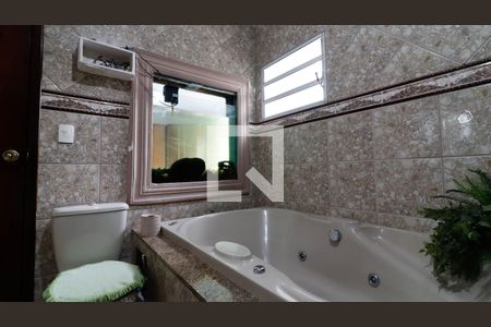 Casa à venda com 393m², 4 quartos e 5 vagasBanheiro da Suíte 1