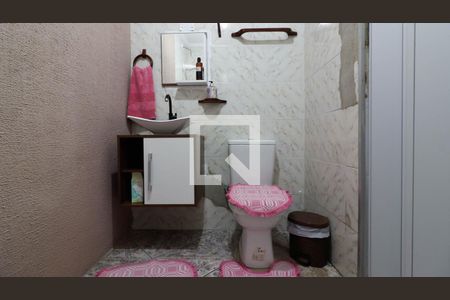 Casa à venda com 393m², 4 quartos e 5 vagasBanheiro da Suíte 2