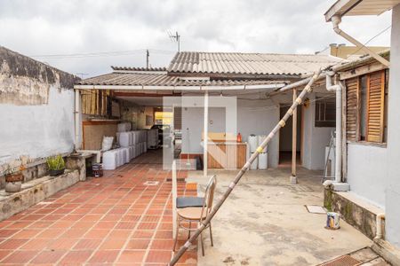 Casa à venda com 60m², 2 quartos e 2 vagas Casa à venda com 60m², 2 quartos e 2 vagasQuintal
