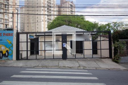 Casa para alugar com 270m², 2 quartos e 2 vagas Casa para alugar com 270m², 2 quartos e 2 vagasFachada