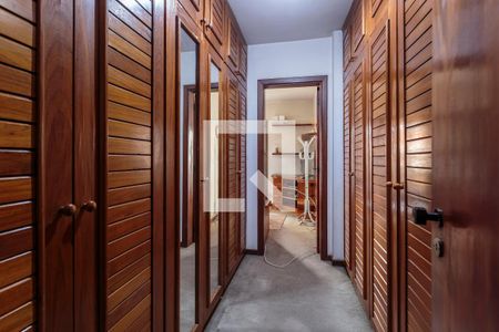 Apartamento à venda com 140m², 4 quartos e 2 vagas Apartamento à venda com 140m², 4 quartos e 2 vagasCloset da suíte