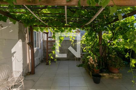 Casa à venda com 180m², 2 quartos e 3 vagas Casa à venda com 180m², 2 quartos e 3 vagasÁrea externa