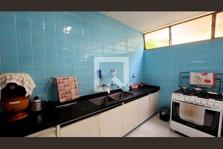 Casa à venda com 780m², 5 quartos e 3 vagas Casa à venda com 780m², 5 quartos e 3 vagasCozinha