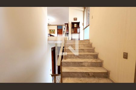 Casa à venda com 780m², 5 quartos e 3 vagas Casa à venda com 780m², 5 quartos e 3 vagasHall de entrada