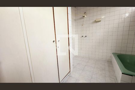 Casa à venda com 780m², 5 quartos e 3 vagas Casa à venda com 780m², 5 quartos e 3 vagasBanheiro