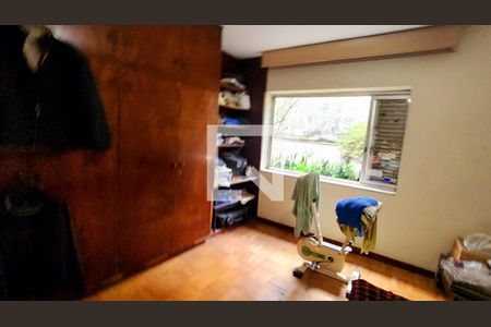 Casa à venda com 780m², 5 quartos e 3 vagas Casa à venda com 780m², 5 quartos e 3 vagasQuarto 1