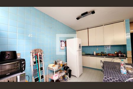 Casa à venda com 780m², 5 quartos e 3 vagas Casa à venda com 780m², 5 quartos e 3 vagasCozinha