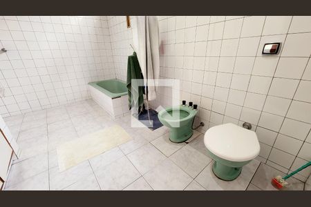 Casa à venda com 780m², 5 quartos e 3 vagas Casa à venda com 780m², 5 quartos e 3 vagasBanheiro