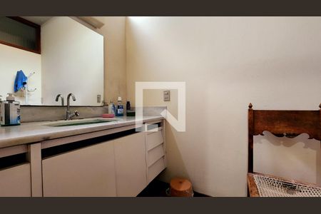 Casa à venda com 780m², 5 quartos e 3 vagas Casa à venda com 780m², 5 quartos e 3 vagasBanheiro