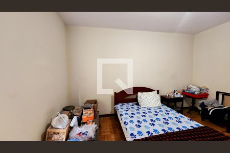 Casa à venda com 780m², 5 quartos e 3 vagas Casa à venda com 780m², 5 quartos e 3 vagasQuarto 1