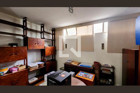 Casa à venda com 780m², 5 quartos e 3 vagas Casa à venda com 780m², 5 quartos e 3 vagasEscritório