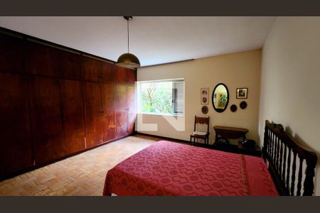 Casa à venda com 780m², 5 quartos e 3 vagas Casa à venda com 780m², 5 quartos e 3 vagasQuarto 2 - Suíte