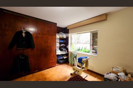 Casa à venda com 780m², 5 quartos e 3 vagas Casa à venda com 780m², 5 quartos e 3 vagasQuarto 1