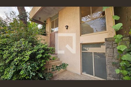 Casa à venda com 780m², 5 quartos e 3 vagas Casa à venda com 780m², 5 quartos e 3 vagasFachada