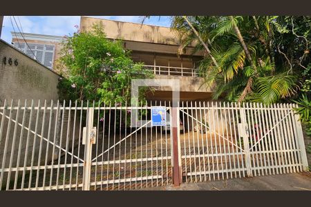 Casa à venda com 780m², 5 quartos e 3 vagas Casa à venda com 780m², 5 quartos e 3 vagasFachada + Plaquinha