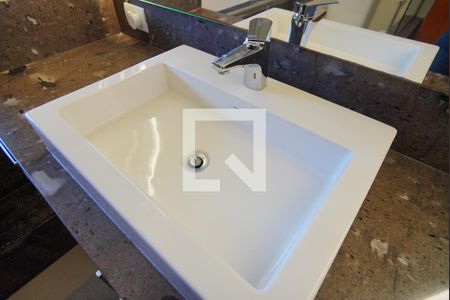 Casa à venda com 500m², 3 quartos e 4 vagasBanheiro da Suíte 2 - Segundo Andar