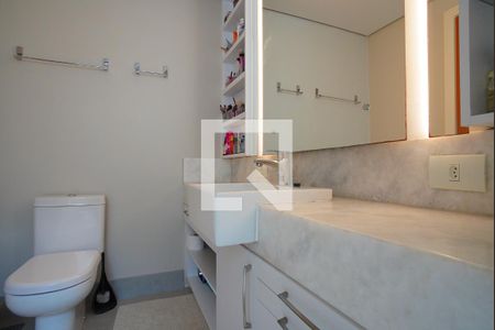 Casa à venda com 500m², 3 quartos e 4 vagasBanheiro da Suíte 1 - Segundo Andar