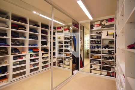 Casa à venda com 500m², 3 quartos e 4 vagasSuíte 2 Segundo Andar - Closet