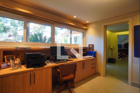 Casa à venda com 500m², 3 quartos e 4 vagasEscritório