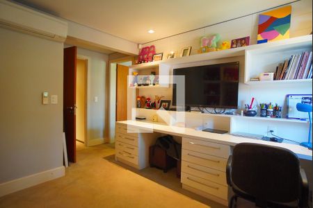 Casa à venda com 500m², 3 quartos e 4 vagasSuíte 1 - Segundo Andar