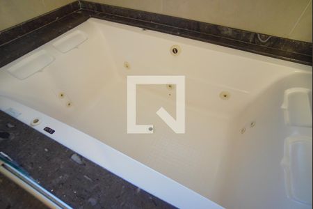 Casa à venda com 500m², 3 quartos e 4 vagasBanheiro da Suíte 2 - Segundo Andar