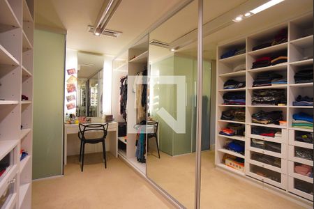 Casa à venda com 500m², 3 quartos e 4 vagasSuíte 2 Segundo Andar - Closet