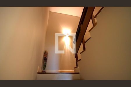 Casa à venda com 500m², 3 quartos e 4 vagasEscada - Segundo Andar