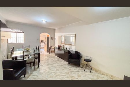 Casa à venda com 250m², 3 quartos e 6 vagasCopa