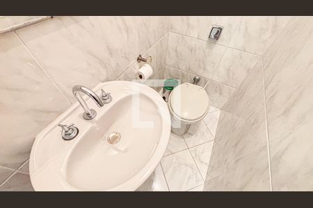 Casa à venda com 250m², 3 quartos e 6 vagasGaragem - Banheiro