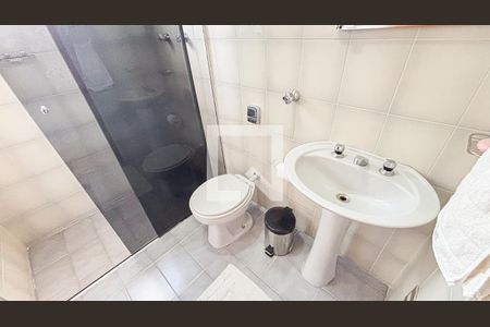 Casa à venda com 250m², 3 quartos e 6 vagasBanheiro da Suíte