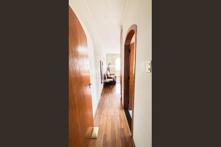 Casa à venda com 250m², 3 quartos e 6 vagasCorredor