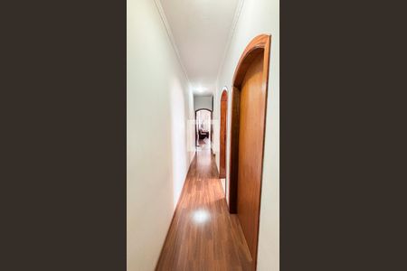 Casa à venda com 250m², 3 quartos e 6 vagasCorredor