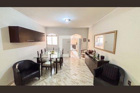 Casa à venda com 250m², 3 quartos e 6 vagasCopa