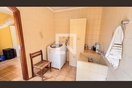 Casa à venda com 250m², 3 quartos e 6 vagasÁrea de Serviço