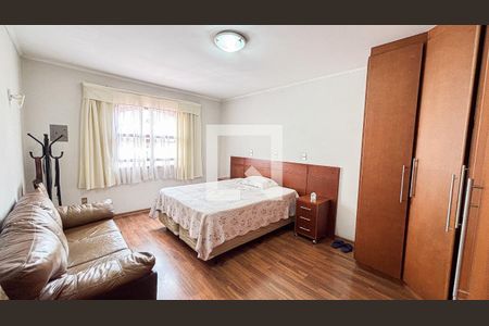 Casa à venda com 250m², 3 quartos e 6 vagasSuite