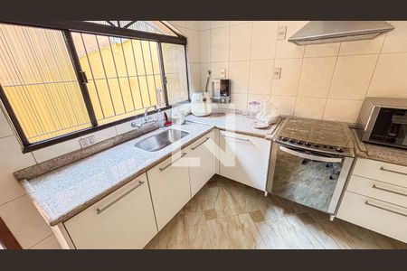 Casa à venda com 250m², 3 quartos e 6 vagasCozinha